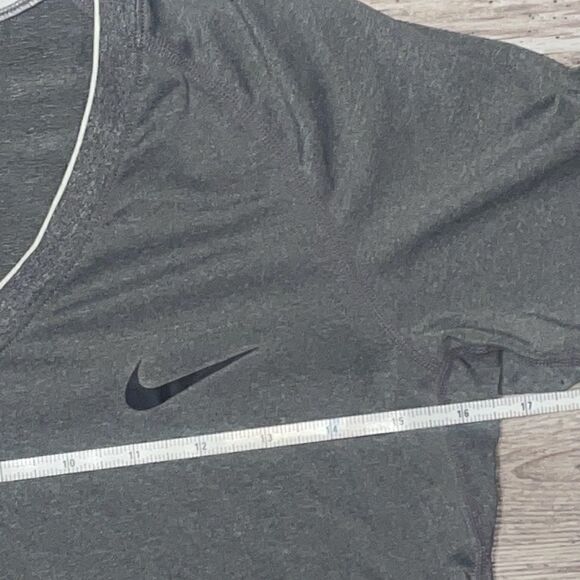 Nike top medium - Picture 5 of 6